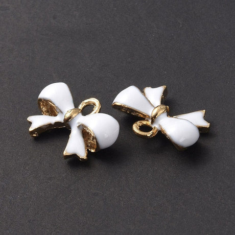 Sløjfe Vedhæng Med Hvid Emailje, 11,5x16x4mm. 6 Stk. - Uniq Perler - 111483