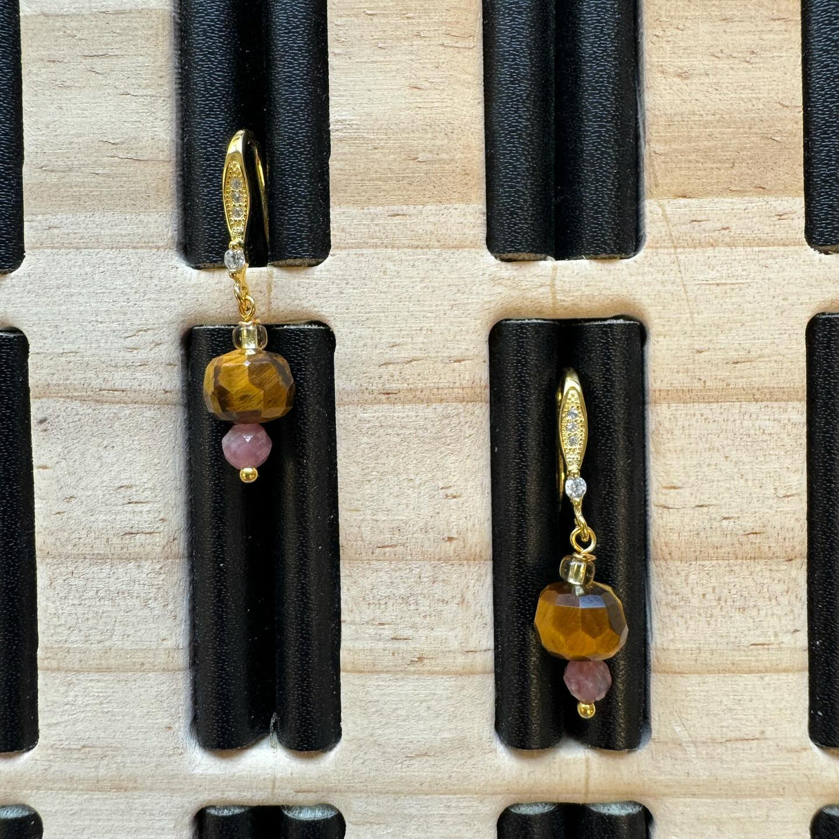 Sterling Sølv 925 Ørekroge Med Zirkonia Sten, Forgyldt, (17x2,5mm) - Uniq Perler - 111652