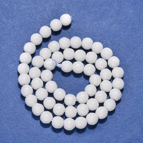 Syntetisk Agat – Facetterade, Runda, Vita (6mm) - Uniq Perler - 