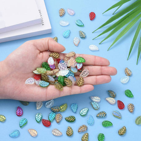 Tschechische handgefertigte Anhänger – Blätter in Mixfarben (ca. 15 mm) 20 Stk. - Uniq Perler - 