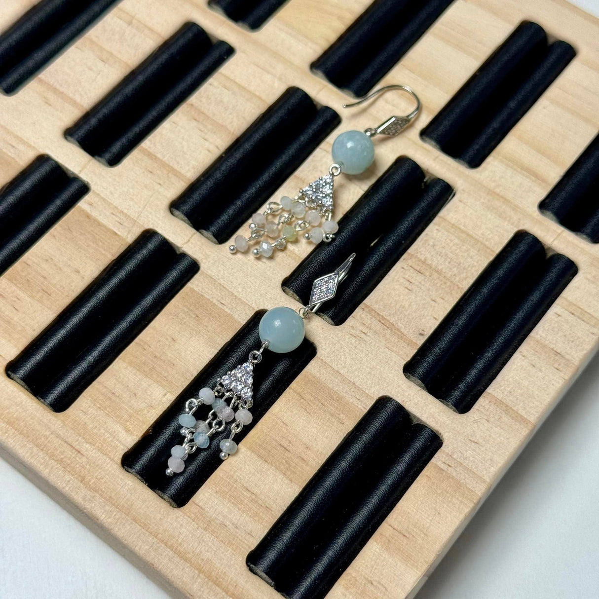 Trekantet Mellemled/Connector Med Zirkonia Sten, 2 Stk - Uniq Perler - 111724