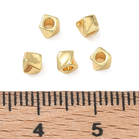 Twistede Perler – 18K Langtidsholdbar Forgyldt Messing (3,5x3,5x3mm) 6 stk. - Uniq Perler - 122564
