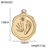 Vandfast Babyfod Vedhæng Med Zirkonia – 14K Forgyldt Stål (19x16mm) - Uniq Perler - 118916