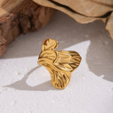 Vandfast Blad Fingerring - 18K Forgyldt Stål (17mm) - Uniq Perler - 