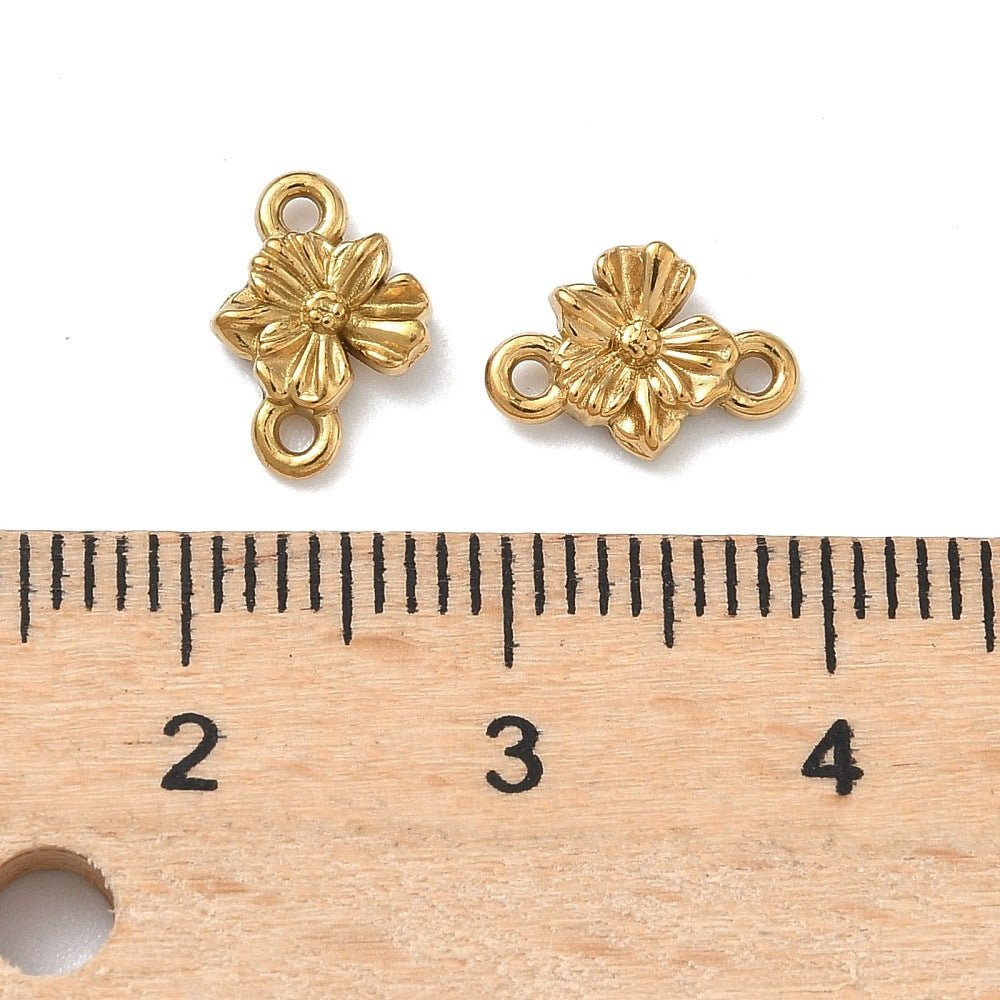 Vandfast Blomster Mellemled – 18K Forgyldt Stål (10x7x2.5mm) 2 stk. - Uniq Perler - 119121
