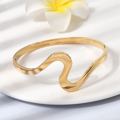 Water-resistant Wave Bangle – 18K Gold-plated Steel, Hinged Design (5x5.85cm)