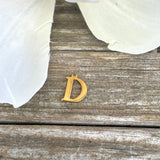 Vandfast Bogstav Vedhæng – Forgyldt Stål (12x7mm) - Uniq Perler - 112114