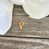 Vandfast Bogstav Vedhæng – Forgyldt Stål (12x7mm) - Uniq Perler - 112126