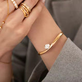 Vandfast Forgyldt Armbånd, Organsk look med zirkonia dråbe - Uniq Perler - 678899