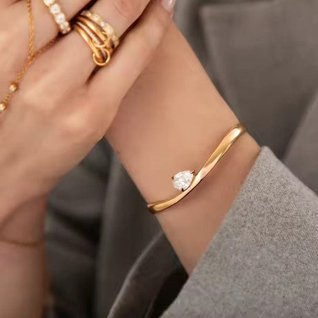 Vandfast Forgyldt Armbånd, Organsk look med zirkonia dråbe - Uniq Perler - 678899