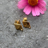 Vandfast Harlekin Ørestikkere, Forgyldt Stål, 13x18mm - Uniq Perler - 7313567