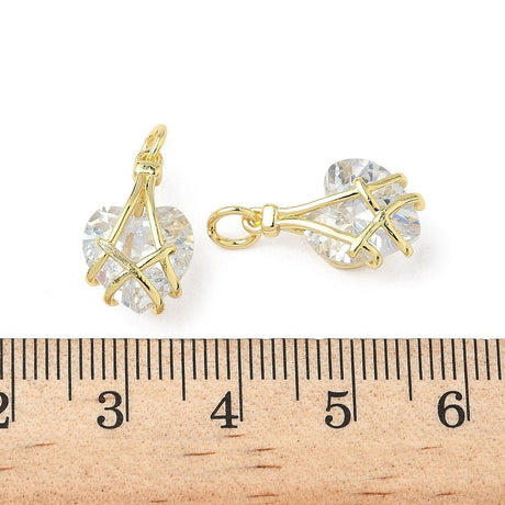 Vandfast Hjerte Vedhæng Med Zirkonia – 18K Forgyldt Messing (15,5x10x7mm) - Uniq Perler - 126143