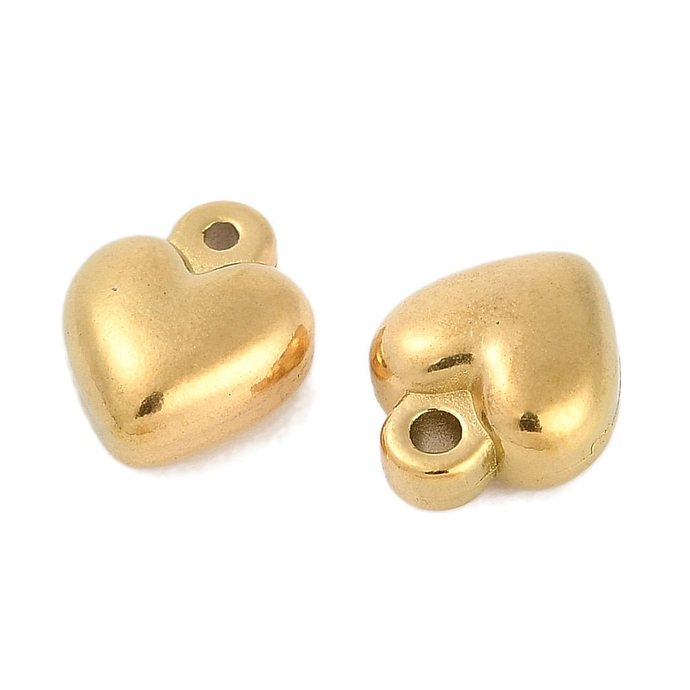 Vandfast Hjerteformet Vedhæng – 18K Forgyldt Stål (10x8mm) 2 stk - Uniq Perler - 126309