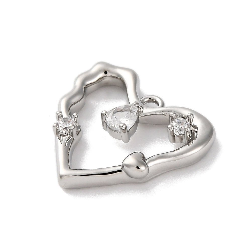 Vandfast Hjerteformet Vedhæng Med Zirkonia – Platinbelagt Messing (15,5x17mm) - Uniq Perler - 126157