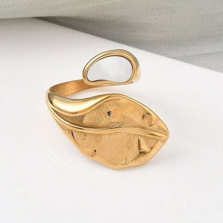 Vandfast Justerbar Ring Med Blad – 18K Forgyldt Stål (17,5mm) - Uniq Perler - 