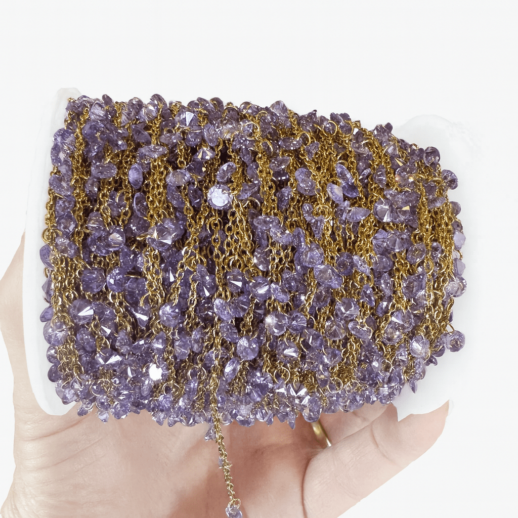 Vandfast Kæde Med Lilla Zirkonia Vedhæng, Forgyldt Stål, 1m - Uniq Perler - 112684