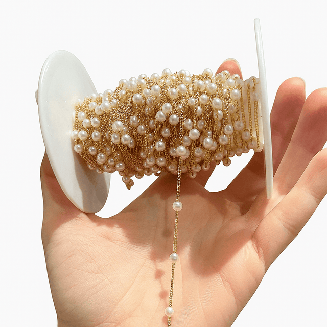 Vandfast Kæde Med Perler, Forgyldt Belægning, 1m - Uniq Perler - 112690