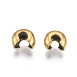 Vandfast Knudeskjuler – Forgyldt Stål (5,5x4,5x3,2mm), 4 Stk - Uniq Perler - 983453