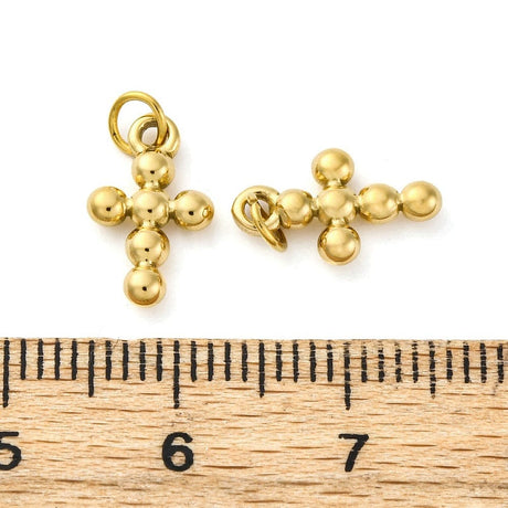 Vandfast Kors Vedhæng, 18K Forgyldt Stål, 12,5x7,5mm - Uniq Perler - 691810