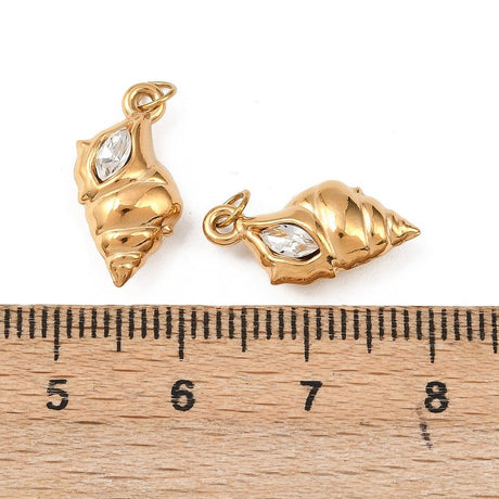 Vannfast Musling Anheng med Kubisk Zirkonia – 18K Forgylt Stål (17,5x8mm)