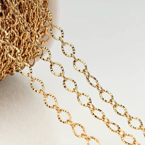 Water-resistant Oval chain with pattern, Gold-plated Steel, (6 mm, 1m) - Uniq Perler - 