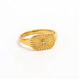 Vandfast Ring Med Stråle Mønster, Forgyldt Stål, 51mm - Uniq Perler - 133824