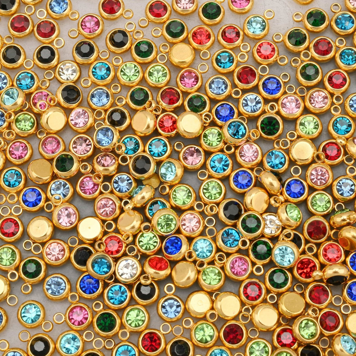 Vandfast Vedhæng Med Mørk Rosa Glas, 18K Forgyldt Stål (6mm, 2 stk.) - Uniq Perler - 2345699