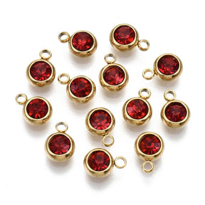 Wasserdicht Anhänger mit Strasssteinen – 18K Vergoldet Stahl, Rot (8,5x6x3mm) 2 Stk - Uniq Perler - 