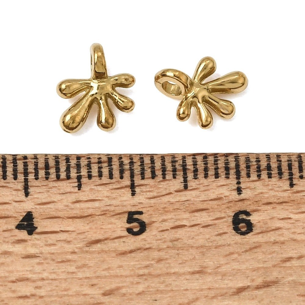 Vandfaste Abstrakt Vedhæng – 18K Forgyldt Stål (8,5x7mm) 2 stk - Uniq Perler - 126250