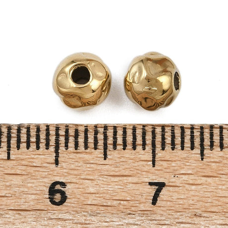 Vandfaste Hamrede Stål Perler – Runde, 18K Forgyldt (6mm) 6 stk. - Uniq Perler - 116010
