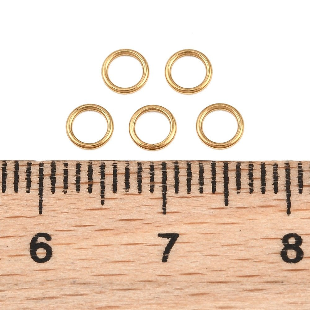 Vandfaste Lukkede Øskner – 18K Forgyldt Stål (4x0,6mm) 10 stk - Uniq Perler - 126270