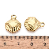 Vandfaste Musling Vedhæng – 18K Forgyldt Stål, Tekstureret (16x13x3mm) - Uniq Perler - 118937