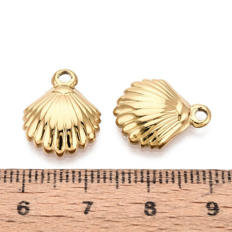 Vandfaste Musling Vedhæng – 18K Forgyldt Stål, Tekstureret (16x13x3mm) - Uniq Perler - 118937