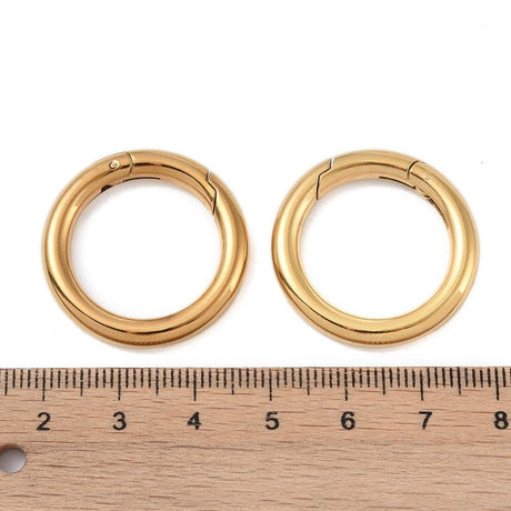 Vandfaste Spring Gate Låse – 18K Forgyldt Stål (28x3,8mm) - Uniq Perler - 124127