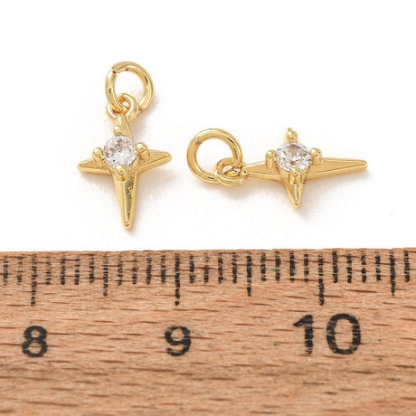Vandfaste Stjerneformede Vedhæng Med Klar Zirkonia – 18K Forgyldt Messing (11x6,5mm) 2 stk. - Uniq Perler - 125740