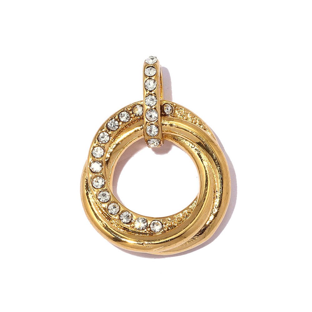Vandfaste Twist Ring Vedhæng Med Rhinsten – 18K Forgyldt Stål (23x17mm) - Uniq Perler - 118987