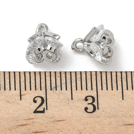 Vedhæng– Blomst m. Zirkonia, Platin farvet Messing (8,5mm) 4 stk. - Uniq Perler - 115694