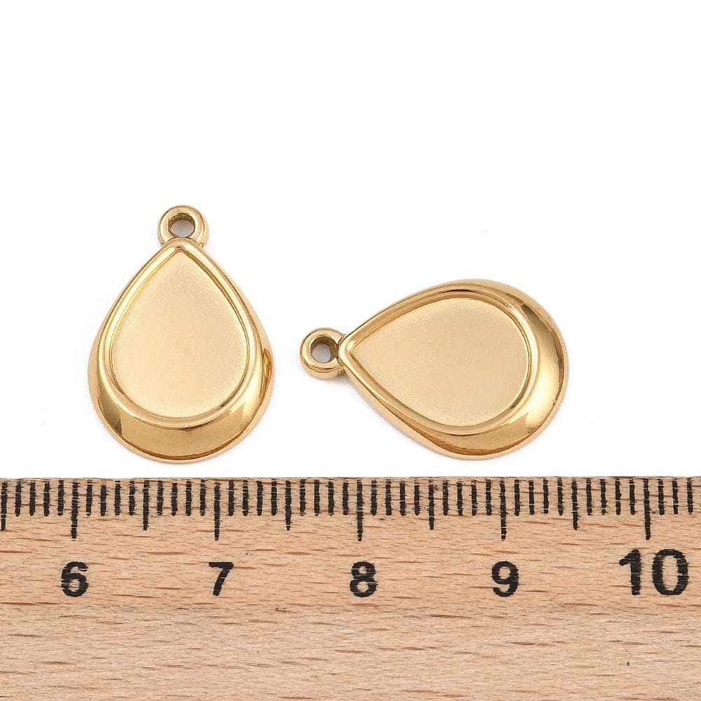 Vedhæng i Forgyldt Stål – Dråbe Cabochon Fatning, (13x18mm, 2 stk) - Uniq Perler - 116194