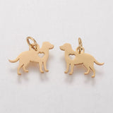 Vedhæng i Forgyldt Stål – Hund med Hjerter (11x15mm) - Uniq Perler - 0000014724