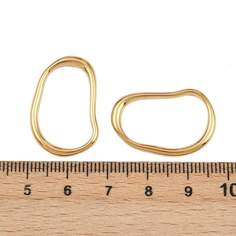 Wavy Rustfrit Stål – Wavy Oval, Forgyldt (18x26,5mm, 2 stk) - Uniq Perler - 116188