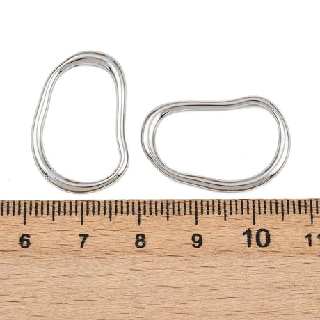 Wavy Rustfrit Stål – Wavy Oval, Sølvfarve (18x26,5mm, 2 stk) - Uniq Perler - 116187