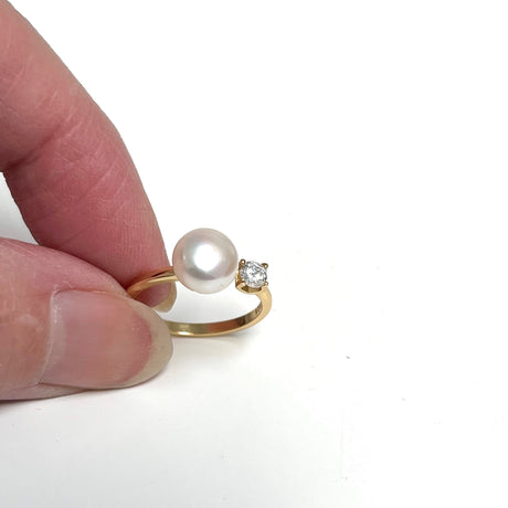 ali Ring Justerbar ring i sterling sølv med ferskvandsperle