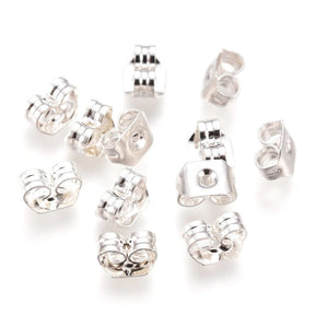 Bagstoppere - Forsølvet Stål (5x3,5x2,5mm), 10 Par - Uniq Perler - 00373073487