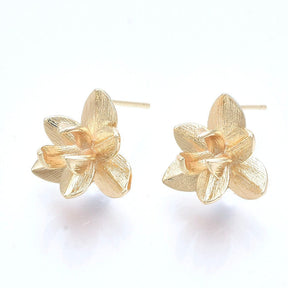 Blomster Ørestikkere - 18K Forgyldt (13,5x15mm) - Uniq Perler - 0000011340