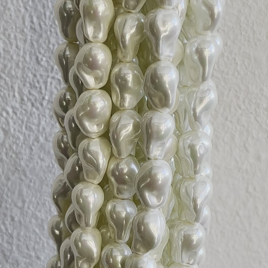 Skallperler som ser ut som barokkperler, 16-17 mm