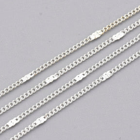 Versilberte Kette mit schönem Muster, 1,2x1x0,3mm - Uniq Perler - 363010