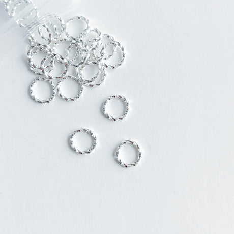 Øsken/O - Ringe – Tvistet, Forsølvet (8x1mm), 25 stk - Uniq Perler - 159846534