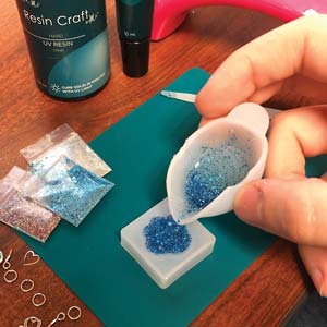 Sæt Med 2 Mixer Skåle Til Resin (4x2,5cm) - Uniq Perler - 842702172629