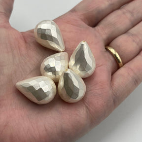 Shell Drops, White, Faceted, Top-drilled, 16x22mm - Uniq Perler - 38483723