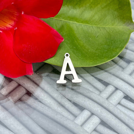 Smukke Stål Bogstaver Til Evt. Halskæde Vedhæng M.M. - Uniq Perler - 0000011949